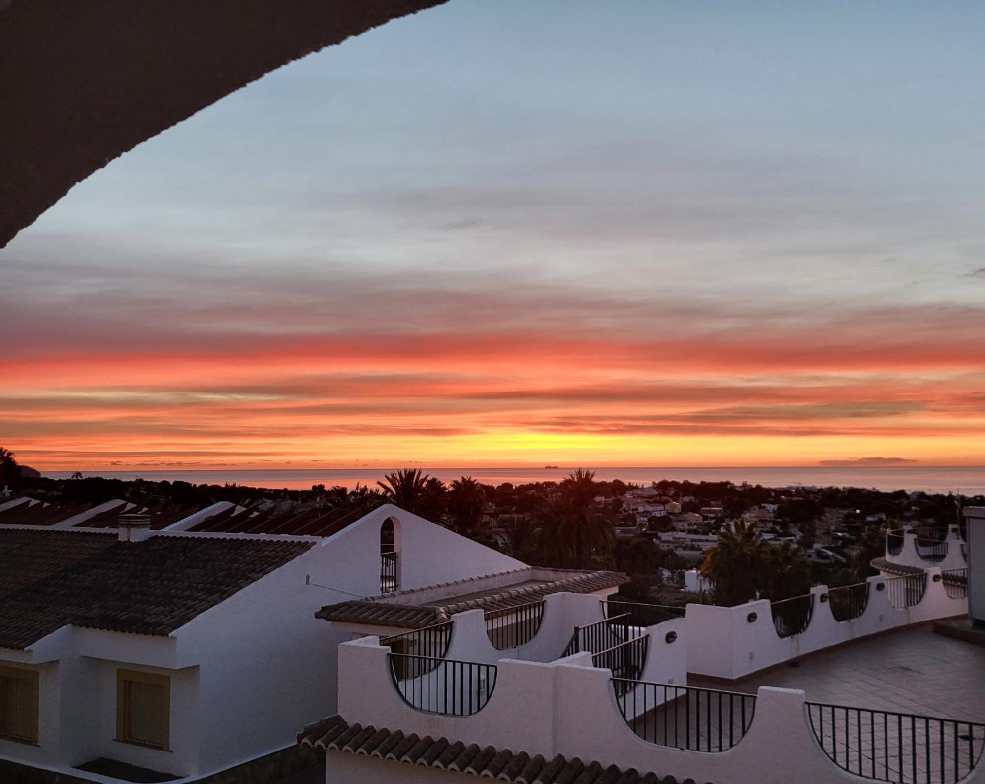 Casa Sunrise - Costa Blanca House With Rooftop, Swimming Pools And Panoramic Sea And Calpe Views Exterior photo