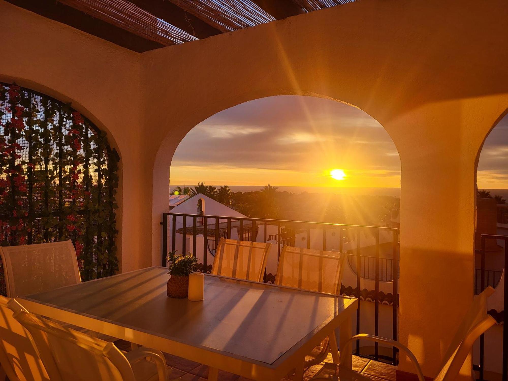 Casa Sunrise - Costa Blanca House With Rooftop, Swimming Pools And Panoramic Sea And Calpe Views Exterior photo